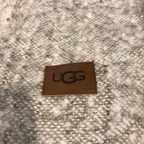 UGG NWT Emory Stitch Stripe Throw Blanket - Picture 5 of 6